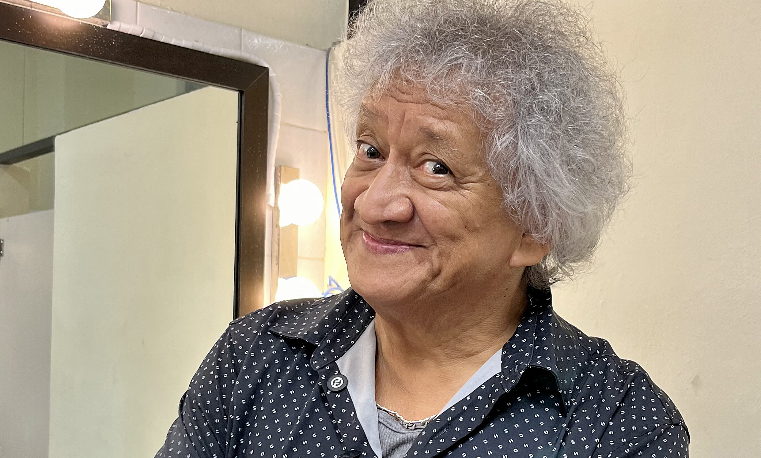 Jorge Falcón cumple 50 años de carrera con críticas al Gobierno