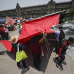 CNTE levanta plantón en el Zócalo de CDMX tras concluir paro