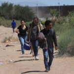 EE.UU. descarta aumentar citas diarias para la entrada de migrantes