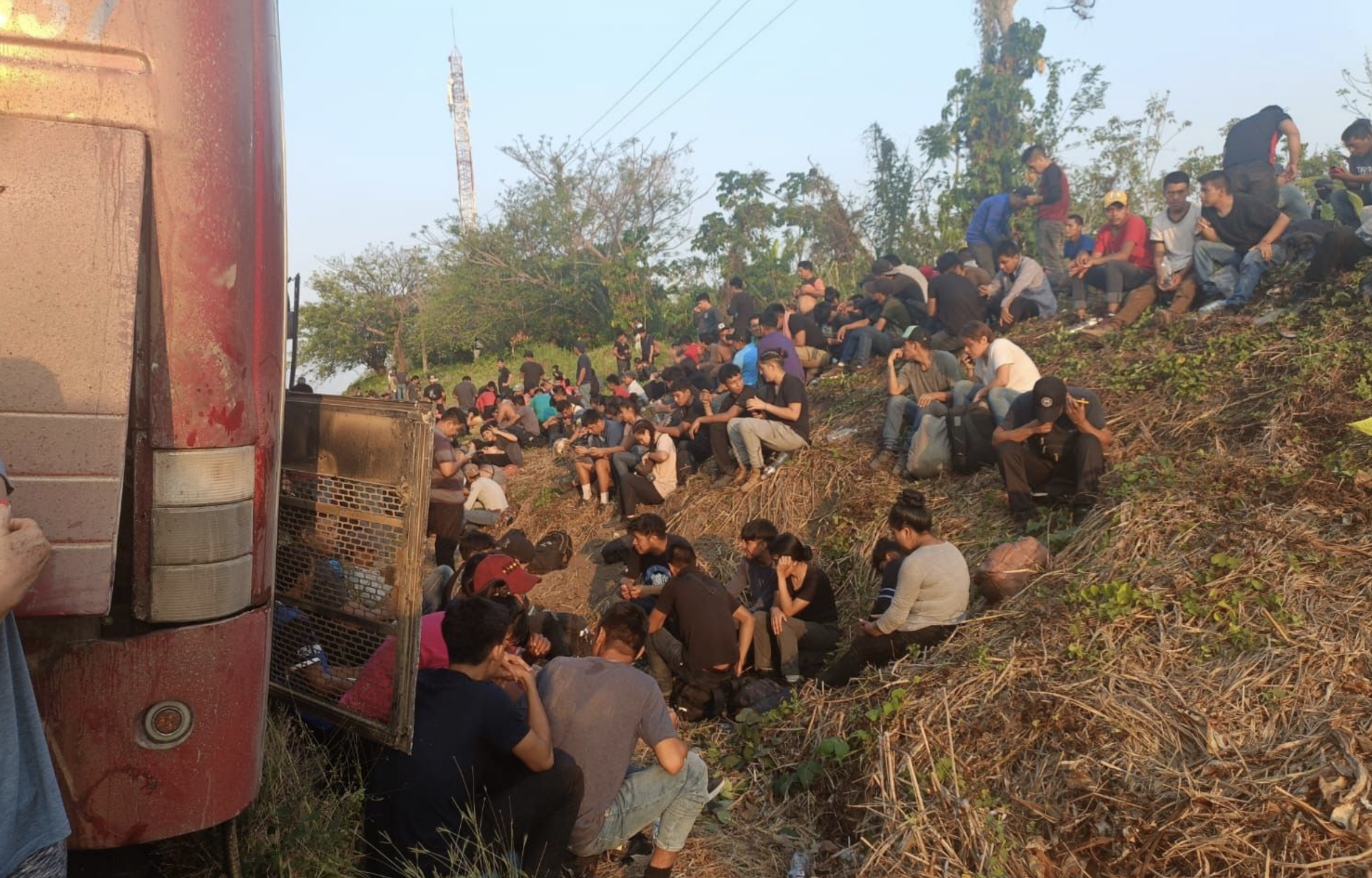 Ecuador reporta 46 migrantes abandonados en una autopista de México