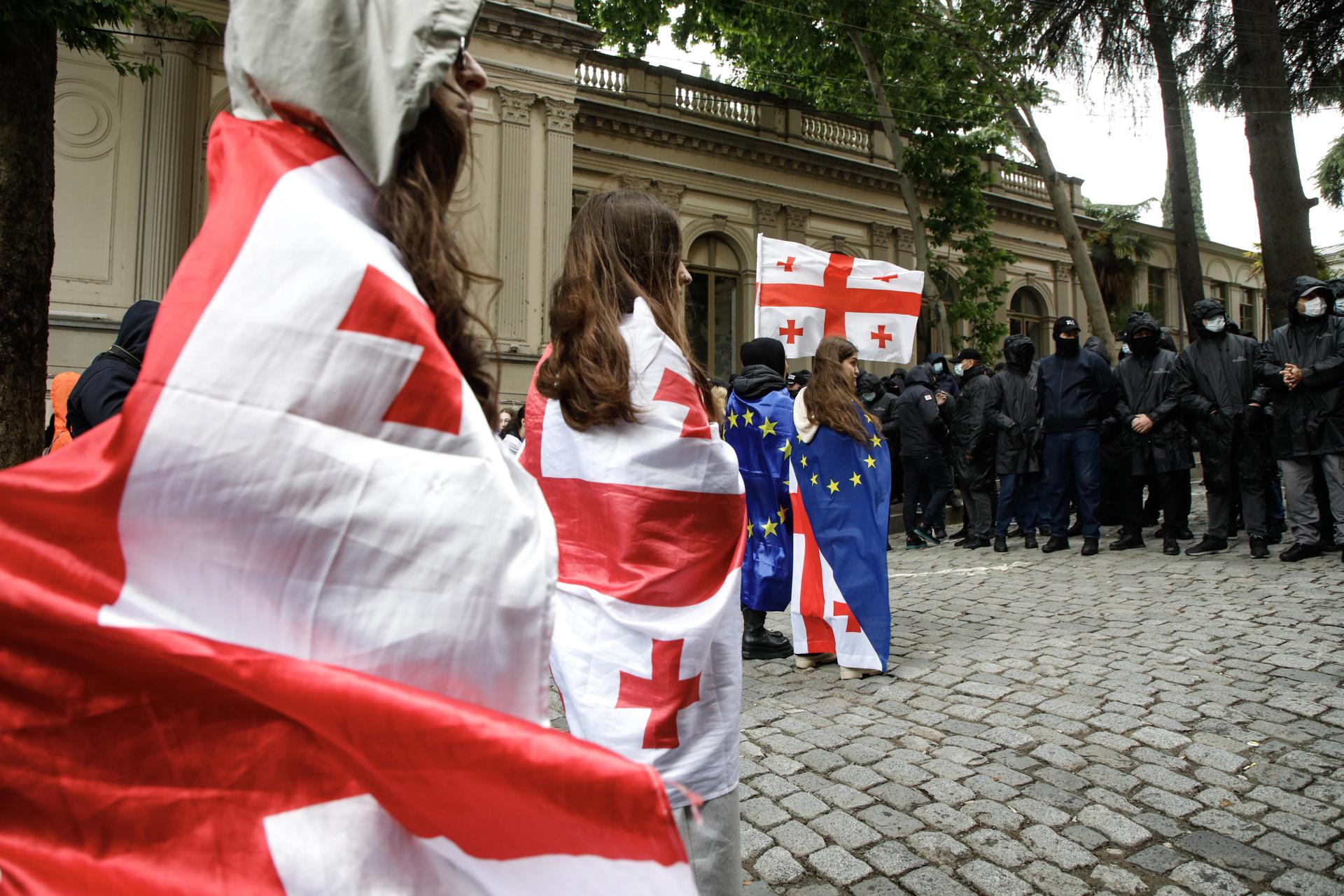 Parlamento georgiano aprueba “ley rusa” pese a protestas opositoras y de Occidente Parlamento georgiano aprueba “ley rusa” pese a protestas opositoras y de Occidente