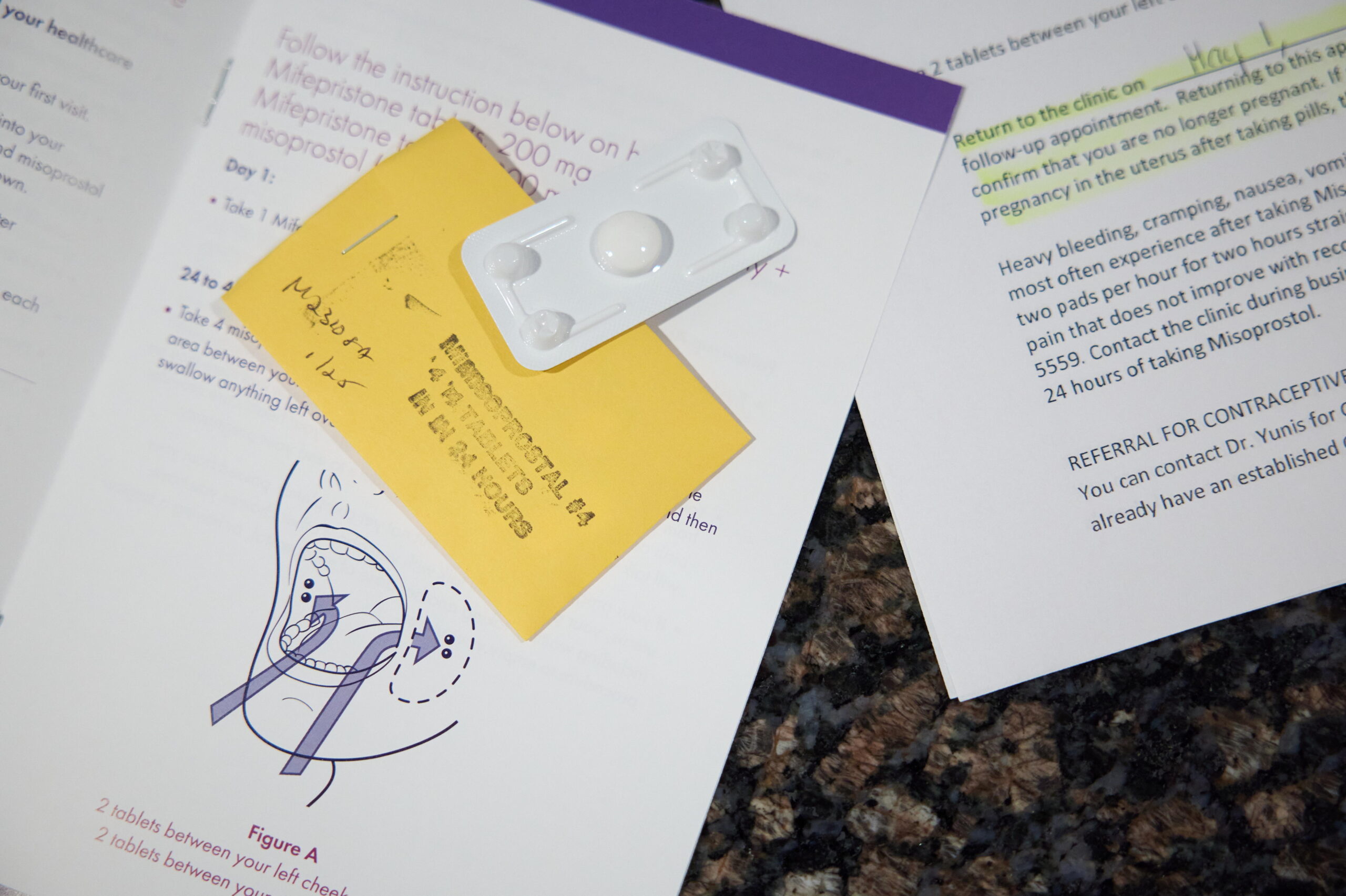 El gobernador de Louisiana firma la ley que clasifica píldoras abortivas como peligrosas