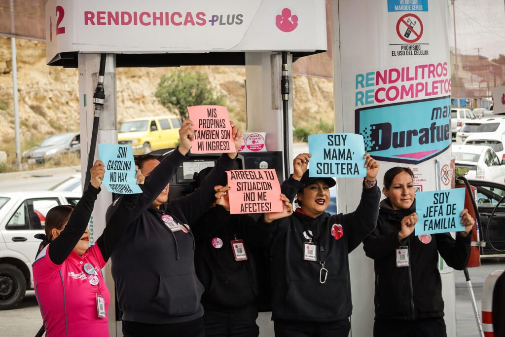 Conflicto particular provoca desabasto de gasolina en Tijuana - protesta-de-empleadas-de-gasolinera-en-tijuana-1024x683
