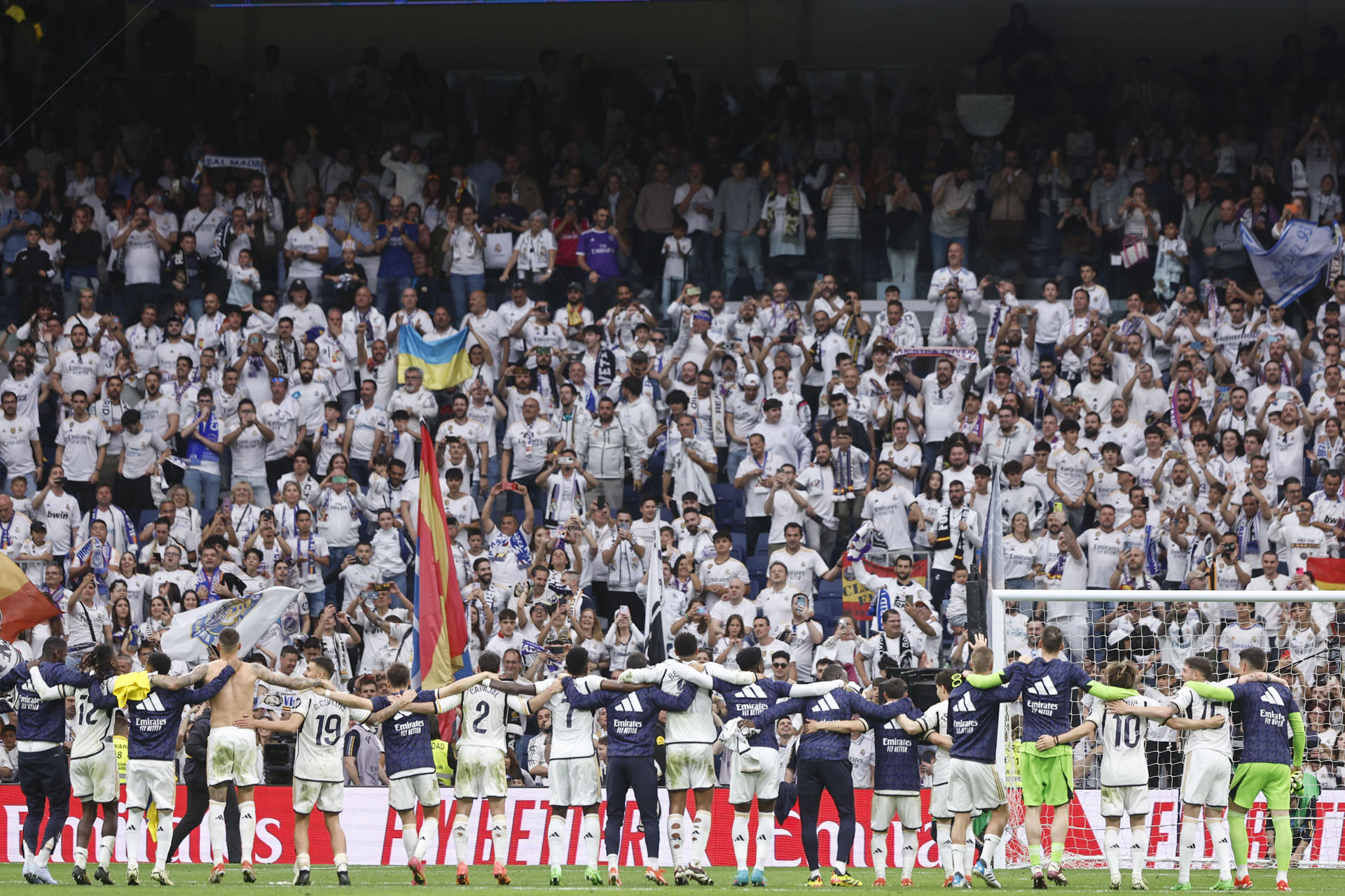 Jugadores del Real Madrid celebran título de liga en el Bernabéu Jugadores del Real Madrid celebran título de liga en el Bernabéu