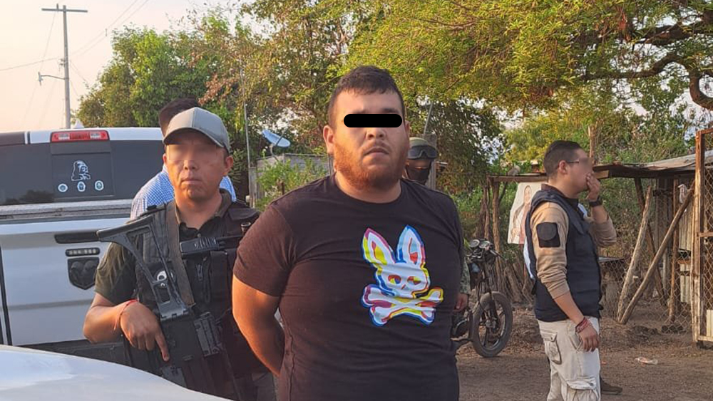 Detienen a ‘el Rojo’, presunto implicado en asesinato de Hipólito Mora Detienen a ‘el Rojo’, presunto implicado en asesinato de Hipólito Mora