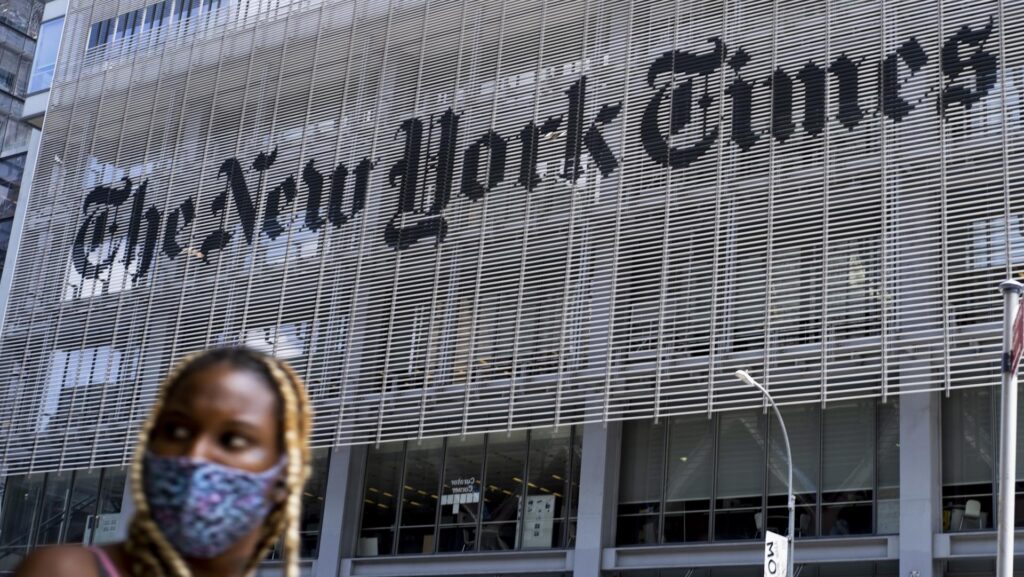 Editor de The New York Times acusa a las empresas de IA de robar contenidos periodísticos