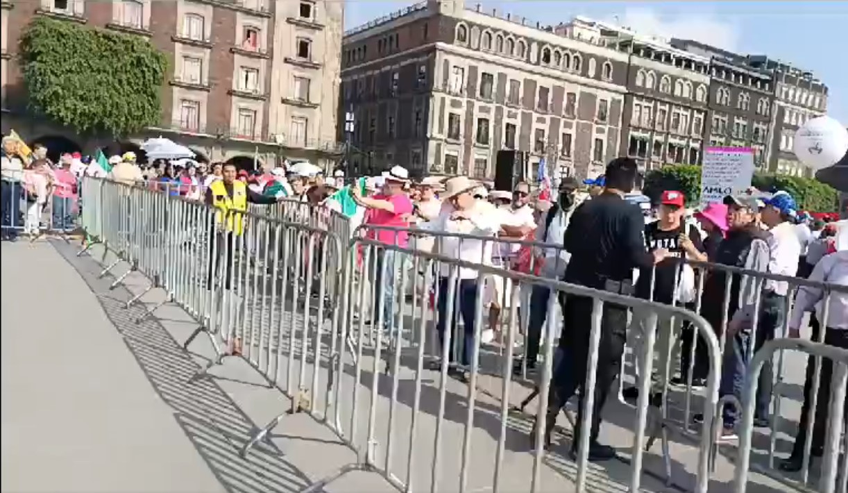 Segob asegura que vallas en el Zócalo fueron colocadas por la ‘Marea Rosa’