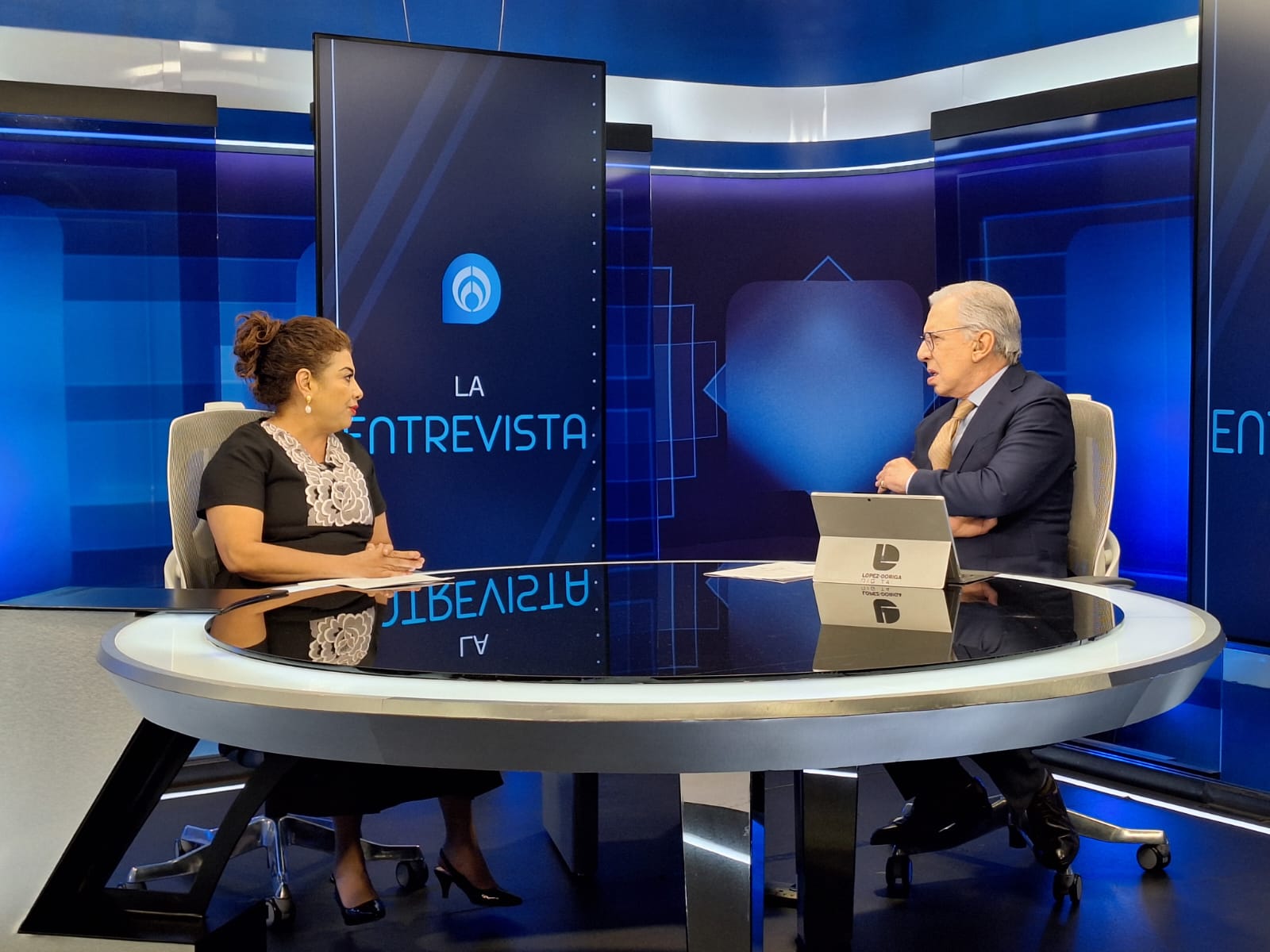 Clara Brugada promete renovación y mejoras en servicios públicos de CDMX. Clara Brugada promete renovación y mejoras en servicios públicos de CDMX.