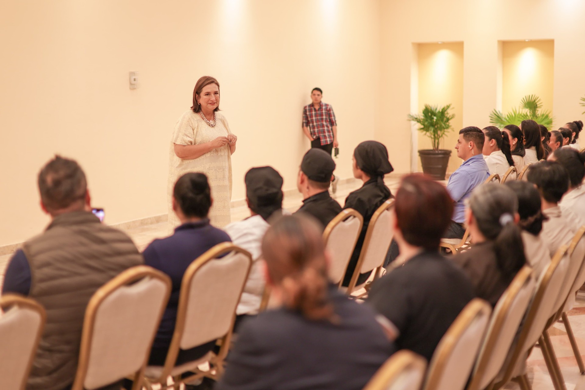 Si Claudia no asiste al tercer debate presidencial “ya tiró la toalla”: Gálvez