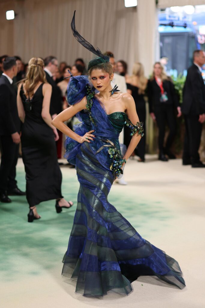 Famosos desfilan por el jardín utópico de una Met Gala ajena a los problemas del mundo - zendaya-683x1024