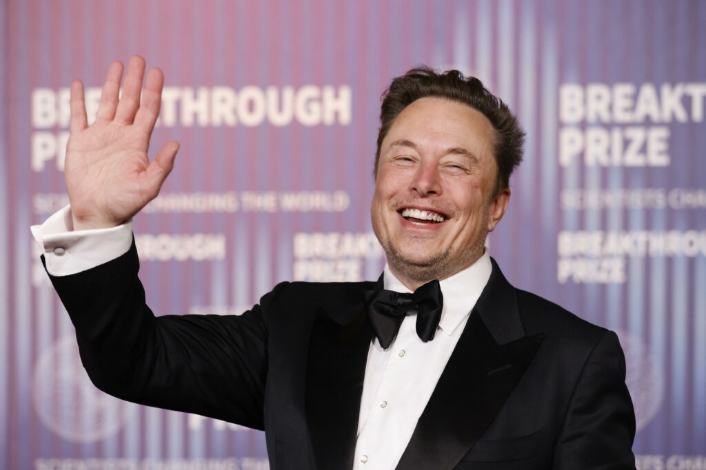 Accionistas de Tesla aprueban pagarle a Musk unos 50 mil mdd