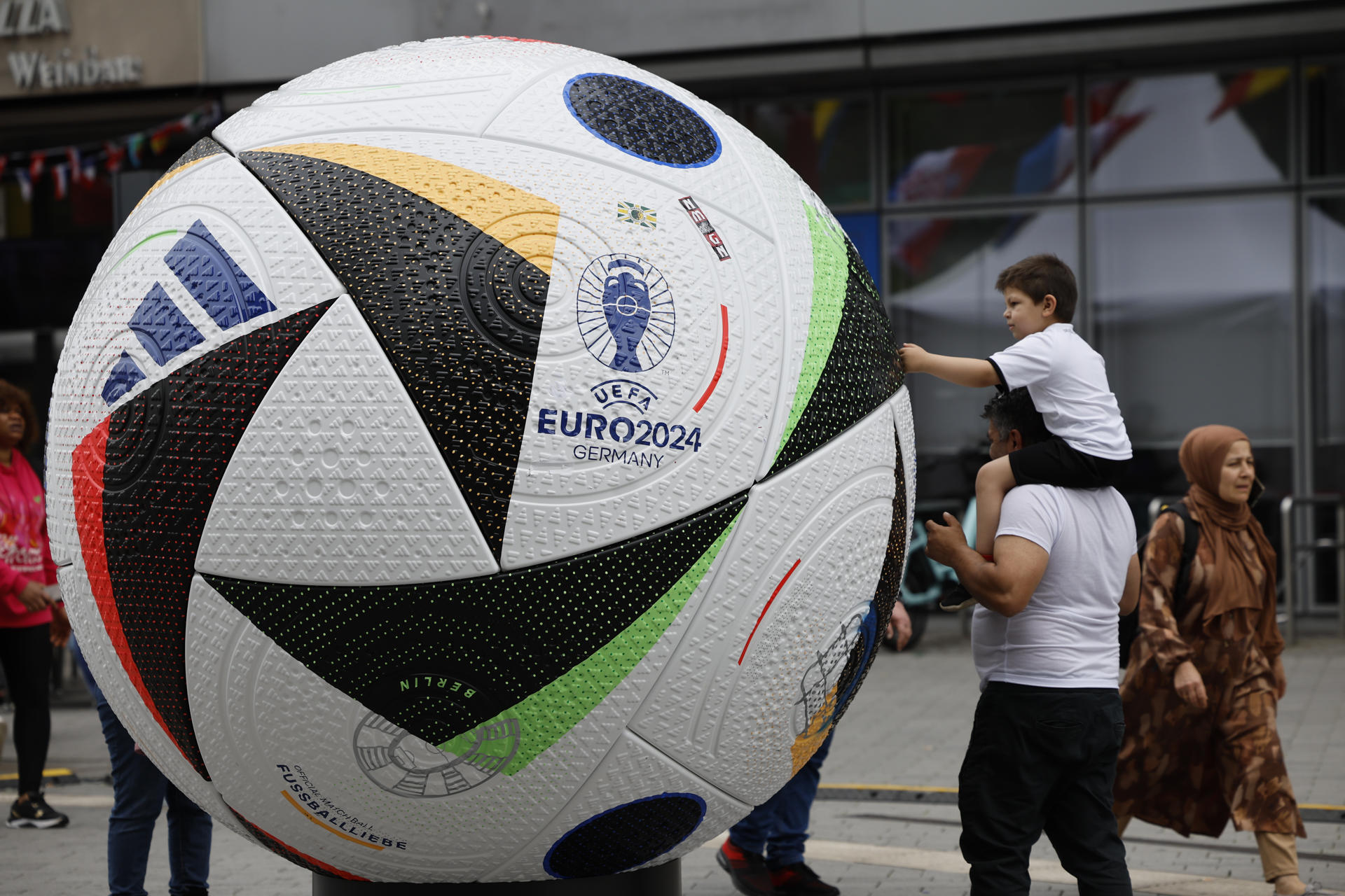 Italia bloquea sitios pirata que emitían la Eurocopa con 1.3 millones de usuarios Italia bloquea sitios pirata que emitían la Eurocopa con 1.3 millones de usuarios