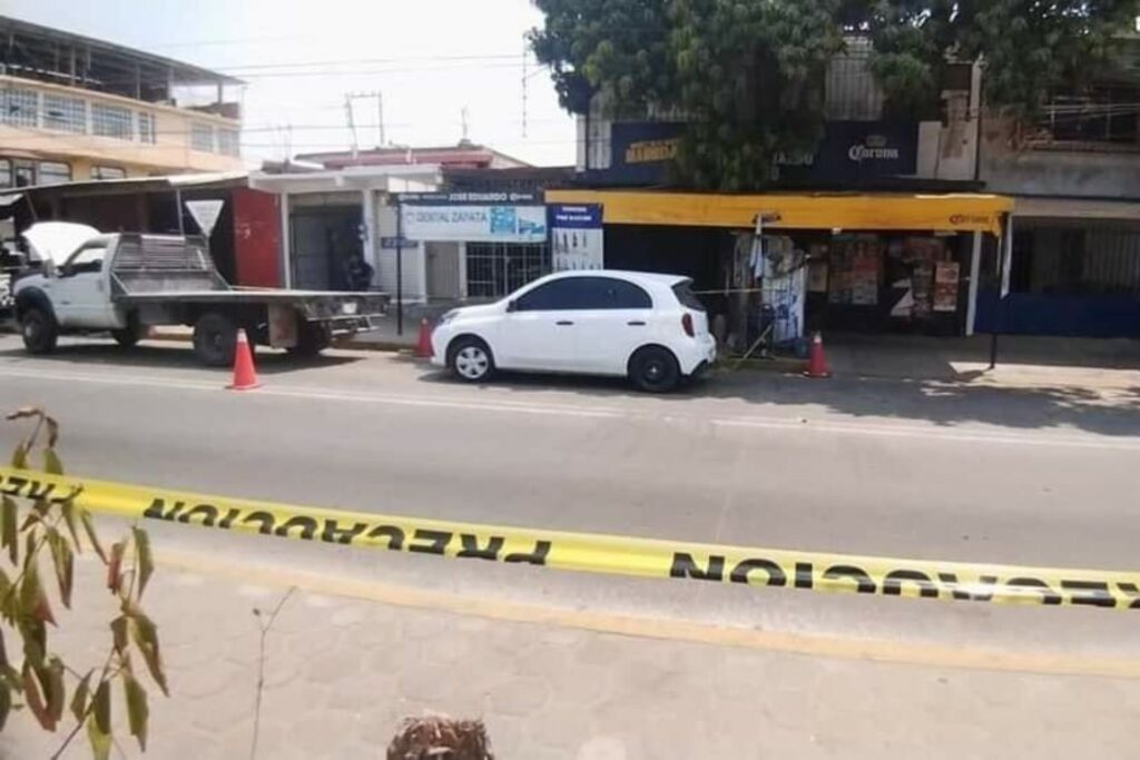 Abandonan 3 cuerpos dentro de auto en Acapulco, Guerrero