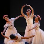 Bailarines desafían los estereotipos de género con un espectáculo de ballet en México