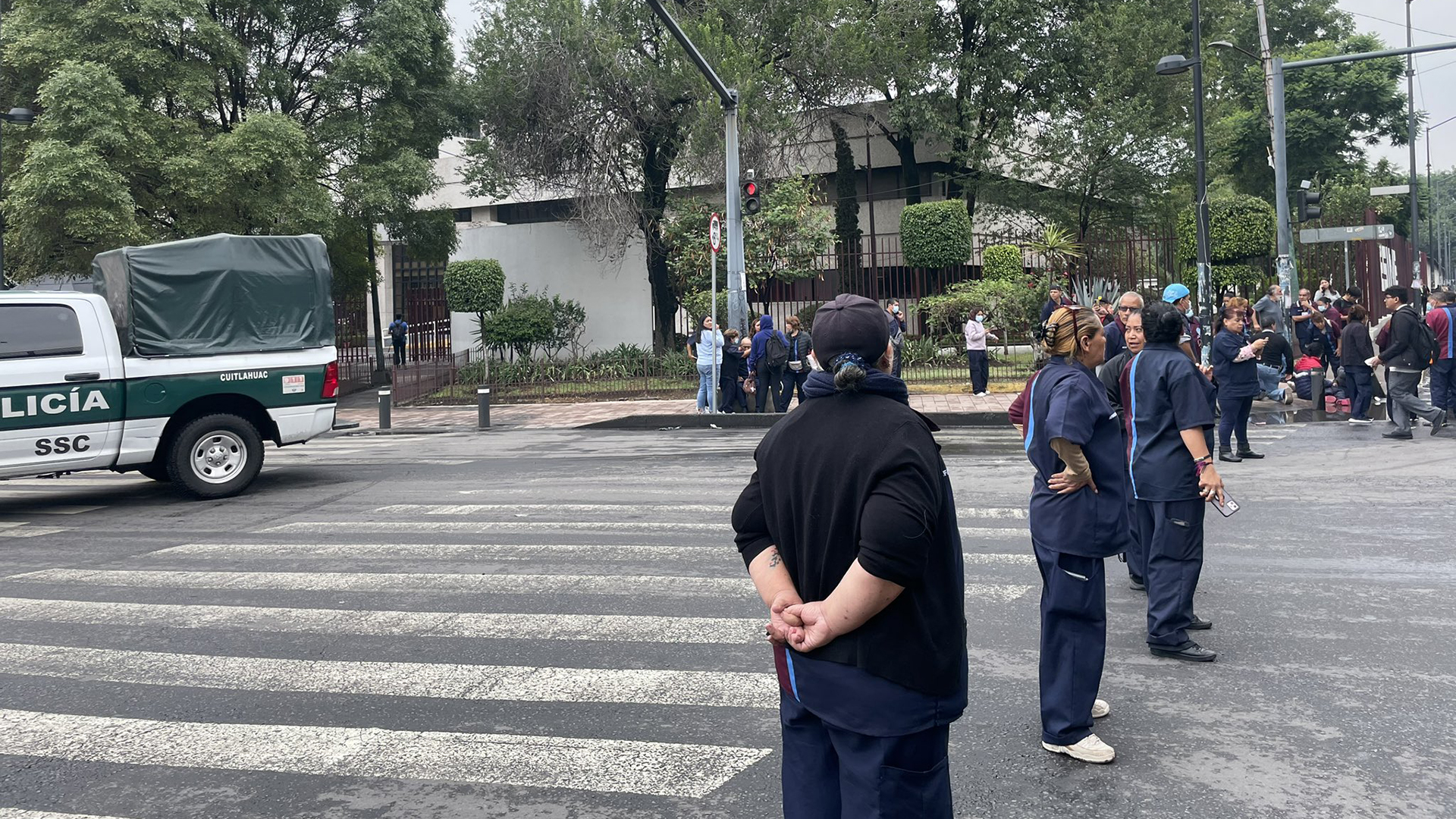 Conductor arrastra a 6 trabajadores del IPN en bloqueo en Azcapotzalco