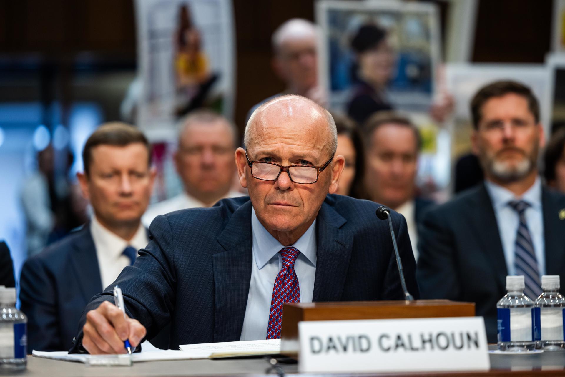 CEO de Boeing se disculpa con familiares de los Max caídos en Indonesia y Etiopia CEO de Boeing se disculpa con familiares de los Max caídos en Indonesia y Etiopia