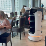 “BellaBot”: el robot  que está sustituyendo a cientos de meseros y empleados en Alemania