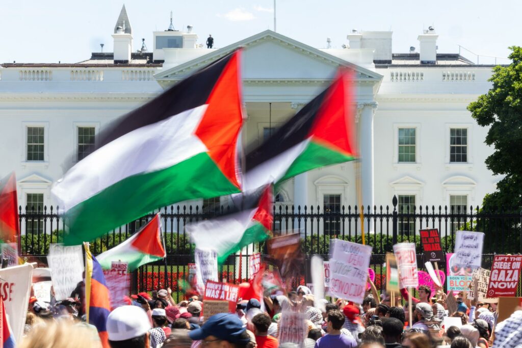 Protesta propalestina rodea la Casa Blanca con una ‘línea roja del pueblo’