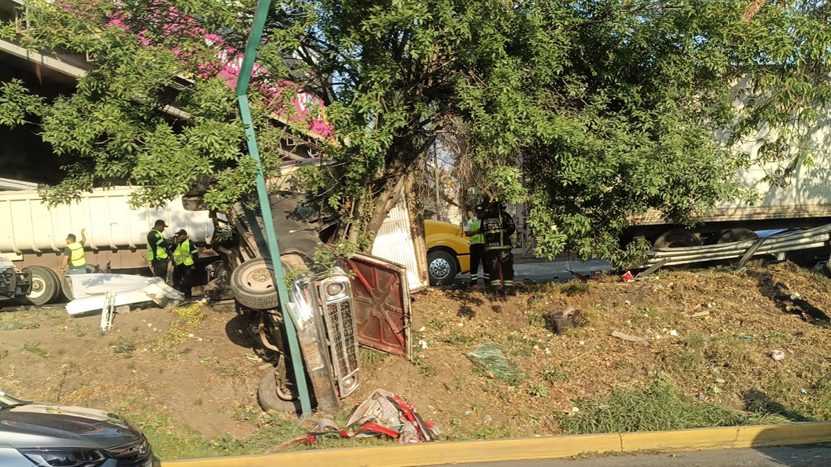 Mueren dos personas por choque múltiple sobre la México-Querétaro