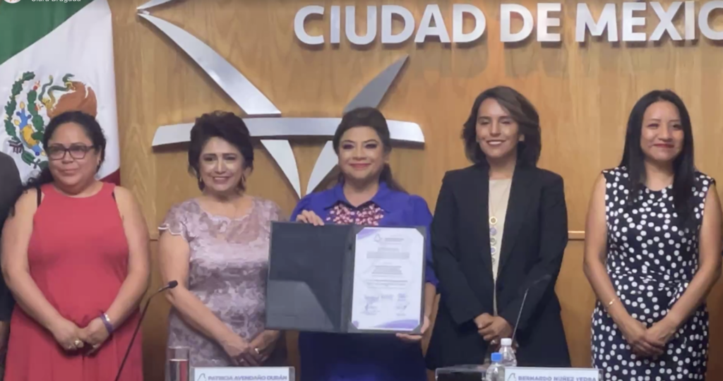 Clara Brugada recibe constancia de mayoría como jefa de Gobierno de la Ciudad de México. Foto tomada de video