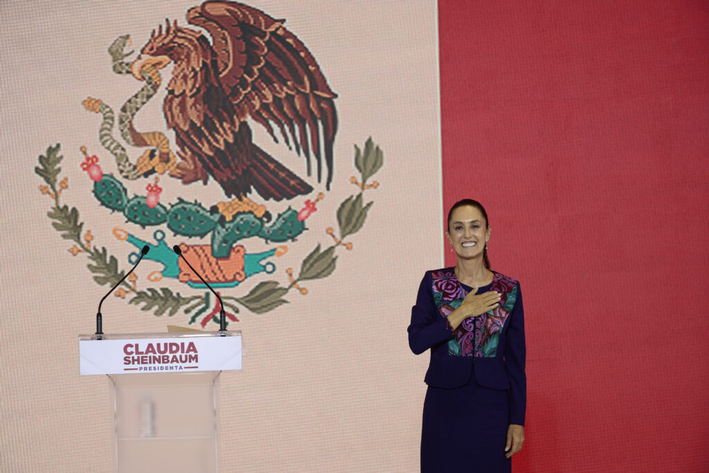 Sheinbaum refrenda promesa de estabilidad económica en México del secretario de Hacienda. Foto de EFE