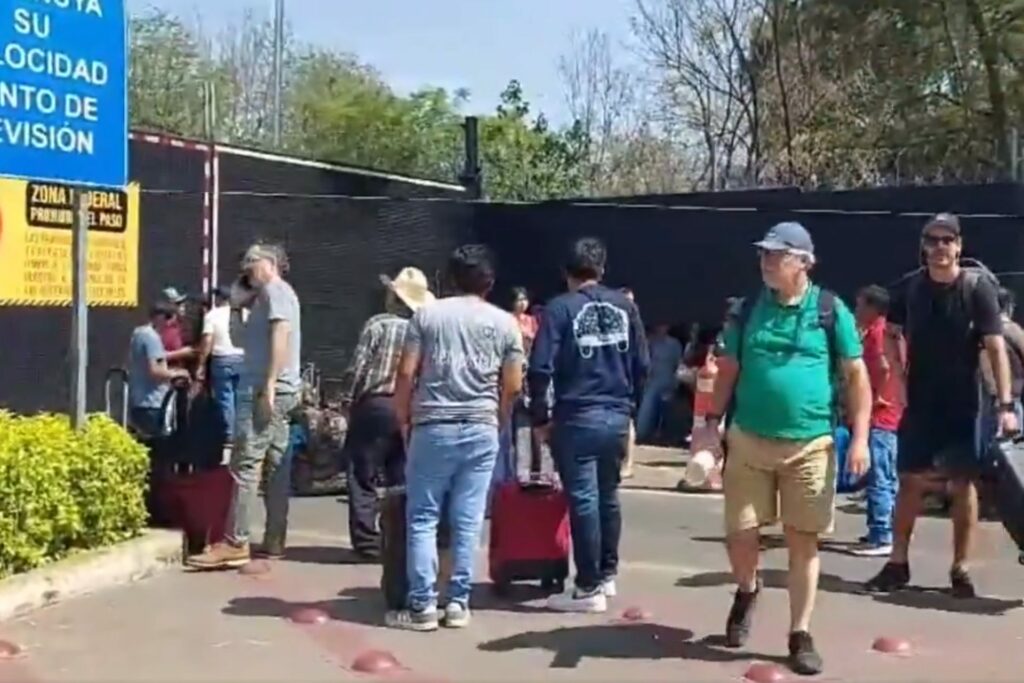 CNTE aeropuerto de Oaxaca protesta 4jun24