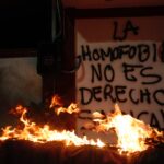 Colectivo LGBTI rechaza destrozo a bandera del orgullo en edificio del Infonavit