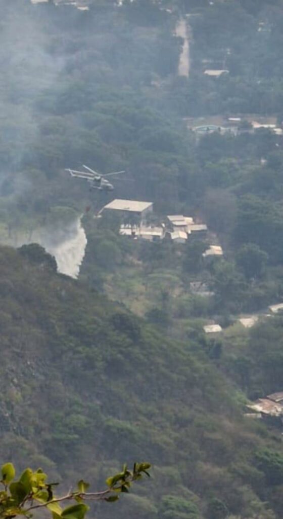Suman dos aeronaves al combate de incendios en Tlilalpan, Veracruz - combate-de-incendios-forestales-en-veracruz-560x1024