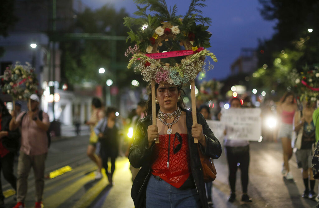 Comunidad LGBT protesta contra violencia transfeminicida en Ciudad de México - comunidad-lgbt-protesta-contra-violencia-transfeminicida-en-ciudad-de-mexico1-1024x667