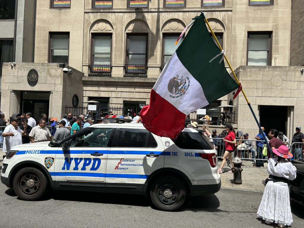 Filas, caos, abucheos y rancheras: Así fue votar en las elecciones mexicanas en EEUU. Foto de EFE