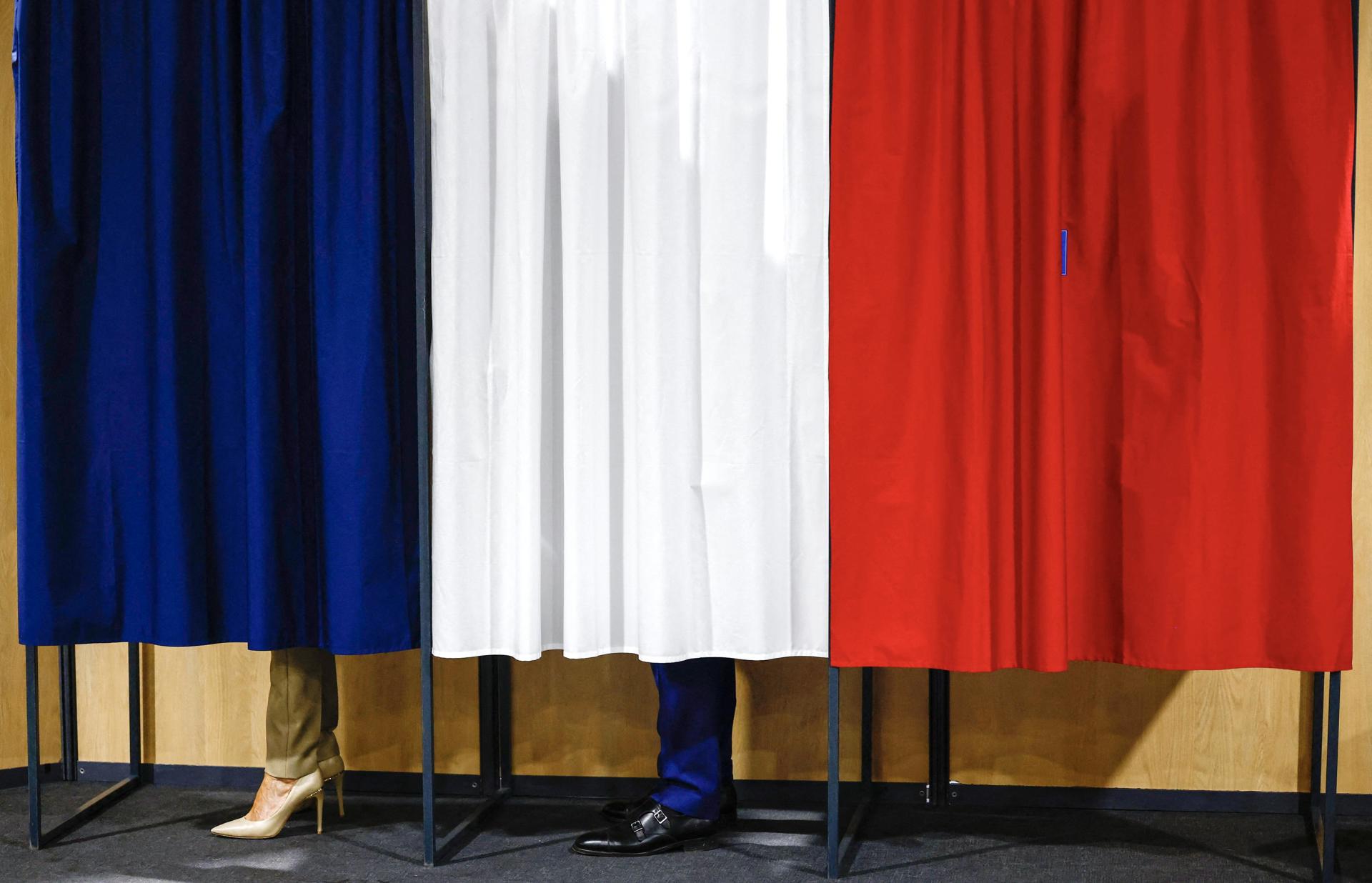 Movilización histórica de los franceses en las urnas ante un probable vuelco político Movilización histórica de los franceses en las urnas ante un probable vuelco político