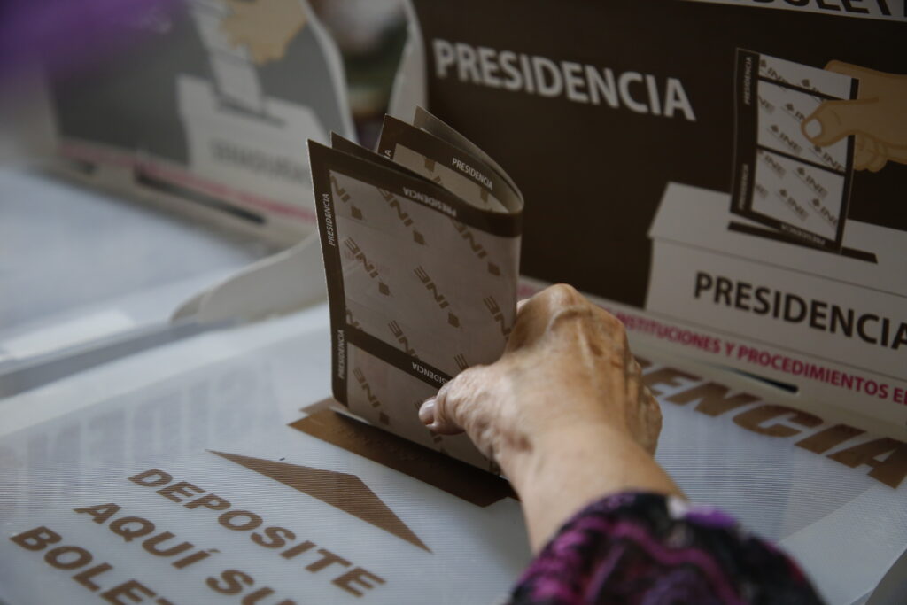 Más de 180 mil mexicanos en el extranjero votaron este 2 de junio. Foto de EFE