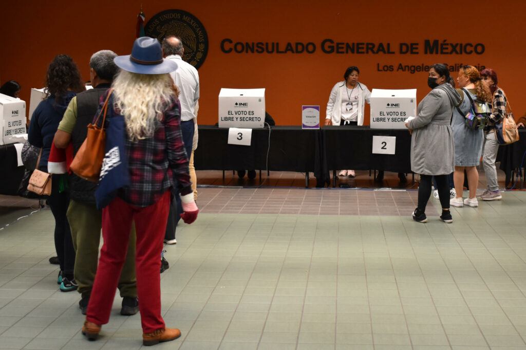 Mexicanos en EE.UU. intentan votar entre problemas técnicos y filas interminables - fila-para-votar-en-el-consulado-general-de-mexico-en-eeuu-1024x681