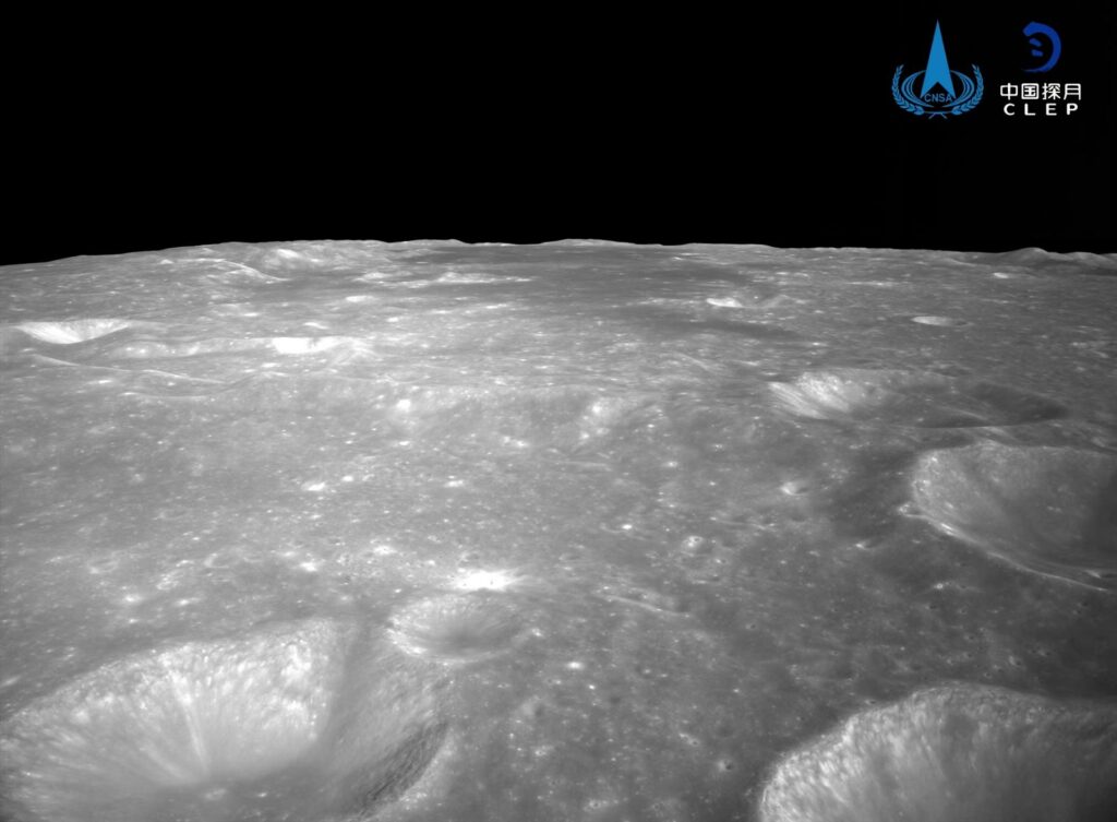 Sonda china Chang'e 6 despega de la Luna con primeras muestras de su cara oculta - foto-de-la-luna-tomada-por-la-sonda-china-change-6-1024x753
