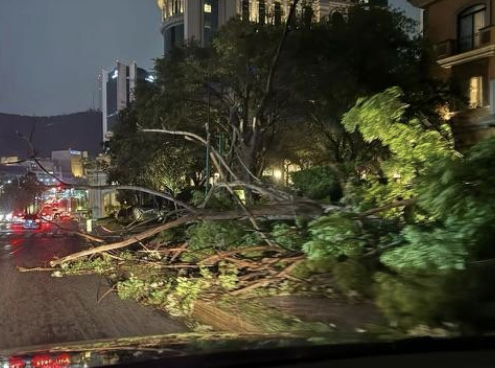 Fuerte tormenta afecta Área Metropolitana de Monterrey
