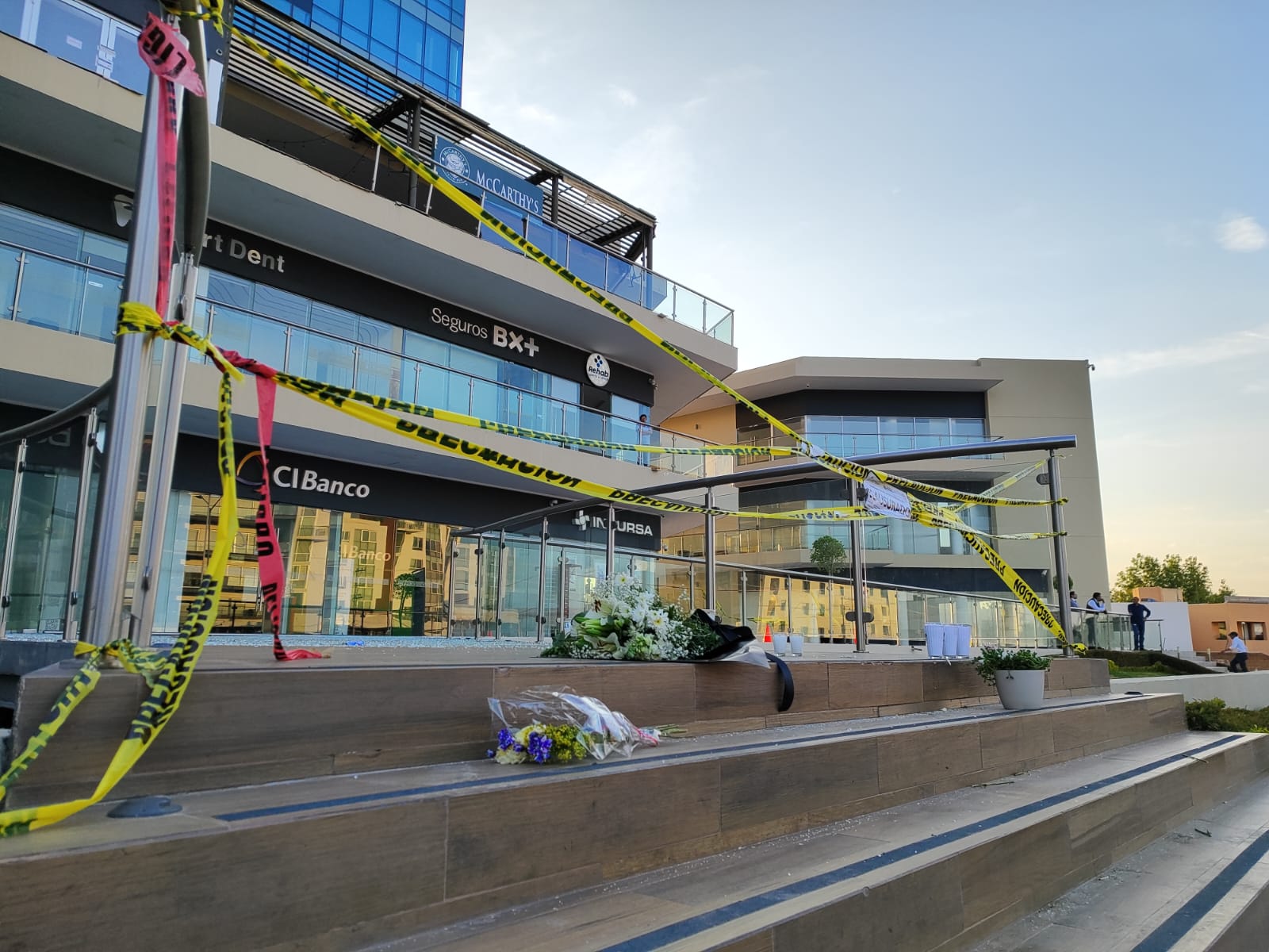 Rinden homenaje a jóvenes que murieron en antro de SLP