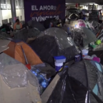 INM asegura que migrantes desalojados de la plaza Giordano Bruno aceptaron irse a albergues
