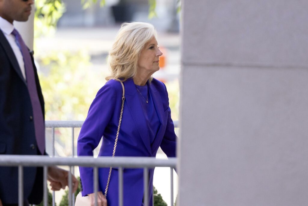 Inicia juicio contra el hijo de Biden por compra y posesión ilegal de armas - jill-biden-asiste-al-primer-dia-del-juicio-contra-hunter-biden-1024x683