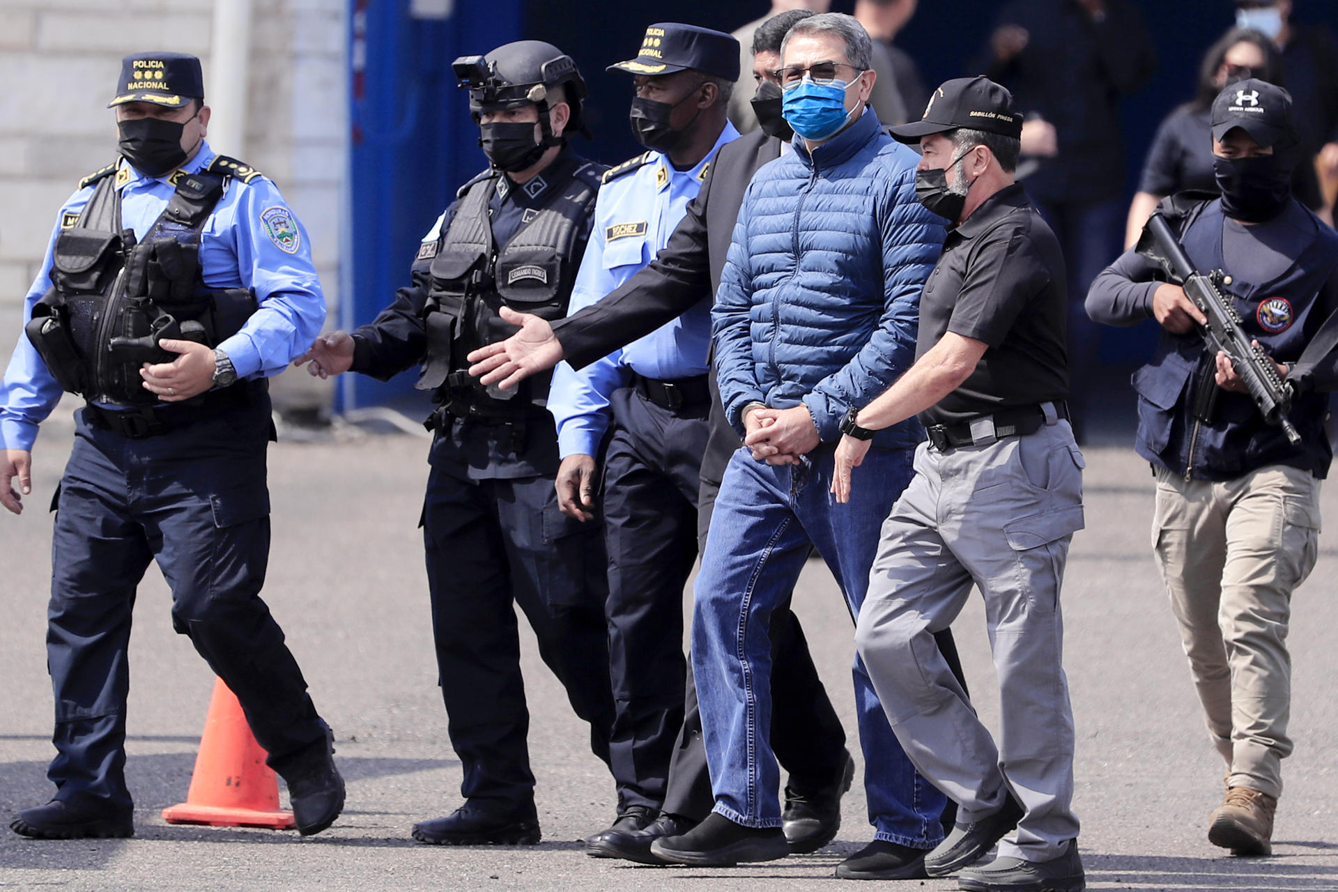 Condenan al expresidente Hernández de Honduras a 45 años de cárcel en NY Condenan al expresidente Hernández de Honduras a 45 años de cárcel en NY