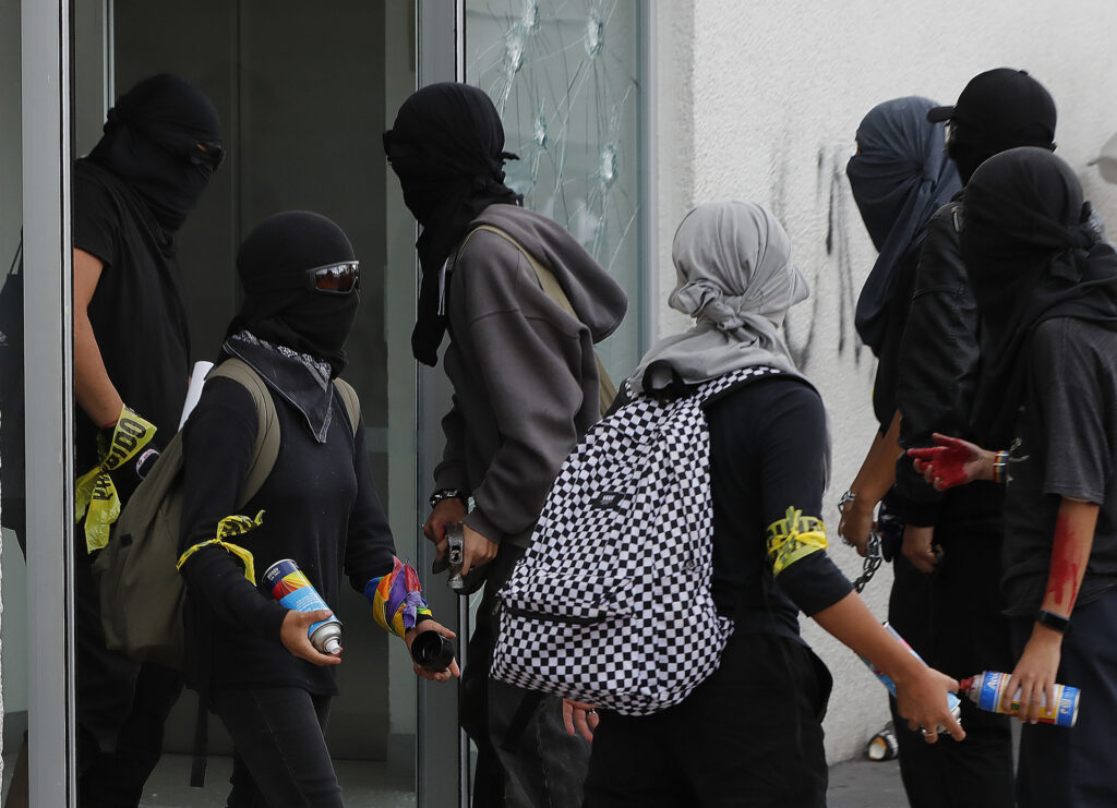 Manifestantes demandan justicia a Claudia Sheinbaum en la conmemoración del 'Halconazo' - manifestantes-demandan-justicia-a-claudia-sheinbaum-en-la-conmemoracion-del-halconazo-1-1024x741