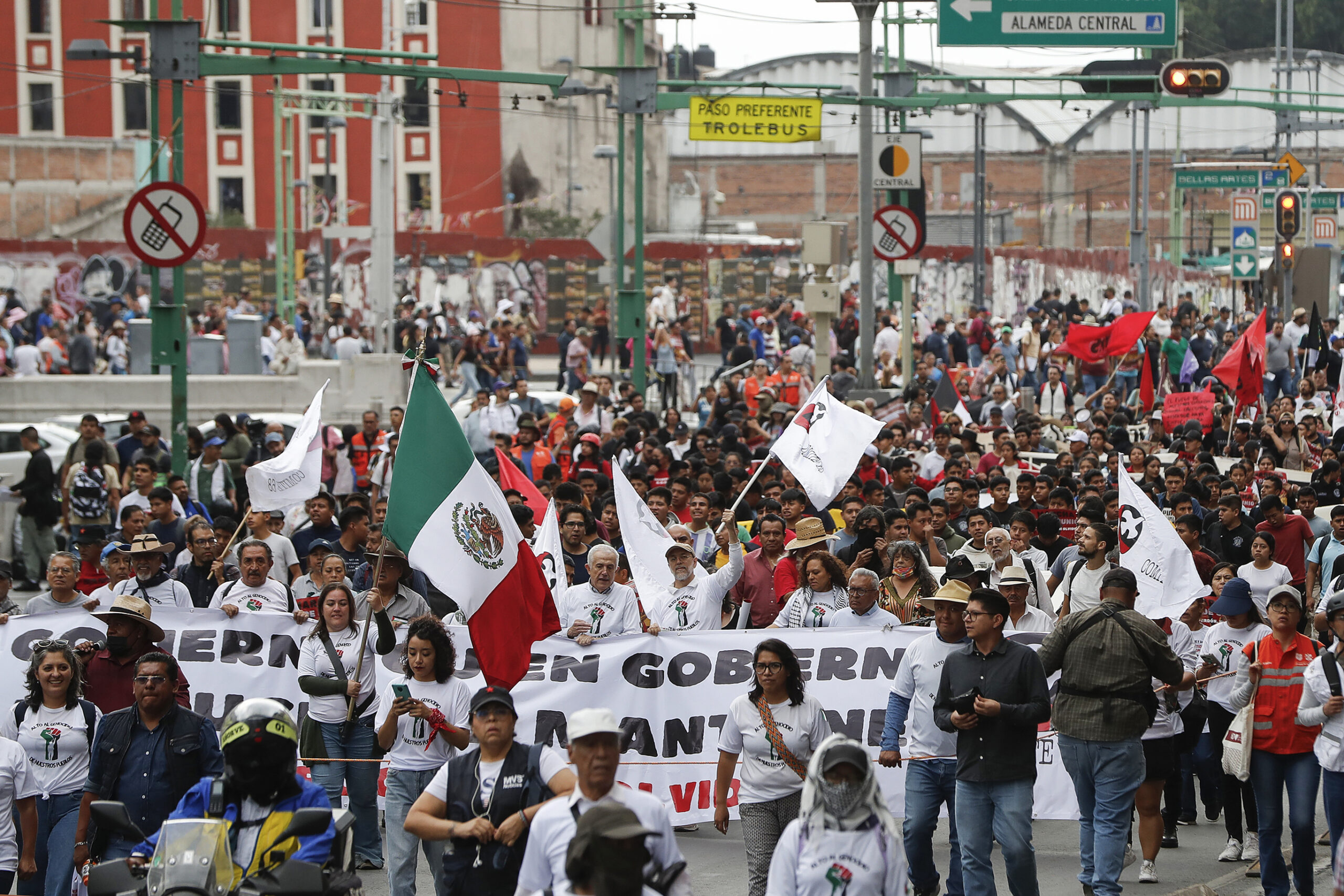 Manifestantes demandan justicia a Claudia Sheinbaum en la conmemoración del ‘Halconazo’