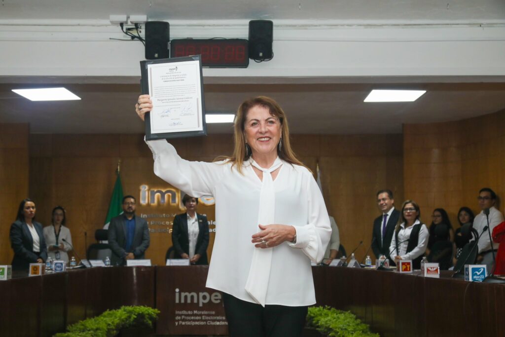 Margarita González recibe constancia de mayoría en Morelos