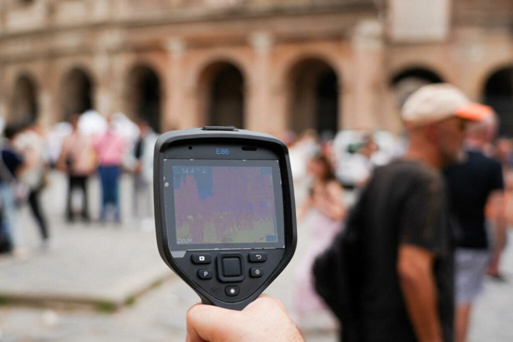 Calor supera los 50 grados en el Coliseo y la plaza de San Pedro, en Roma - medicion-de-la-temperatura-en-roma-1024x683