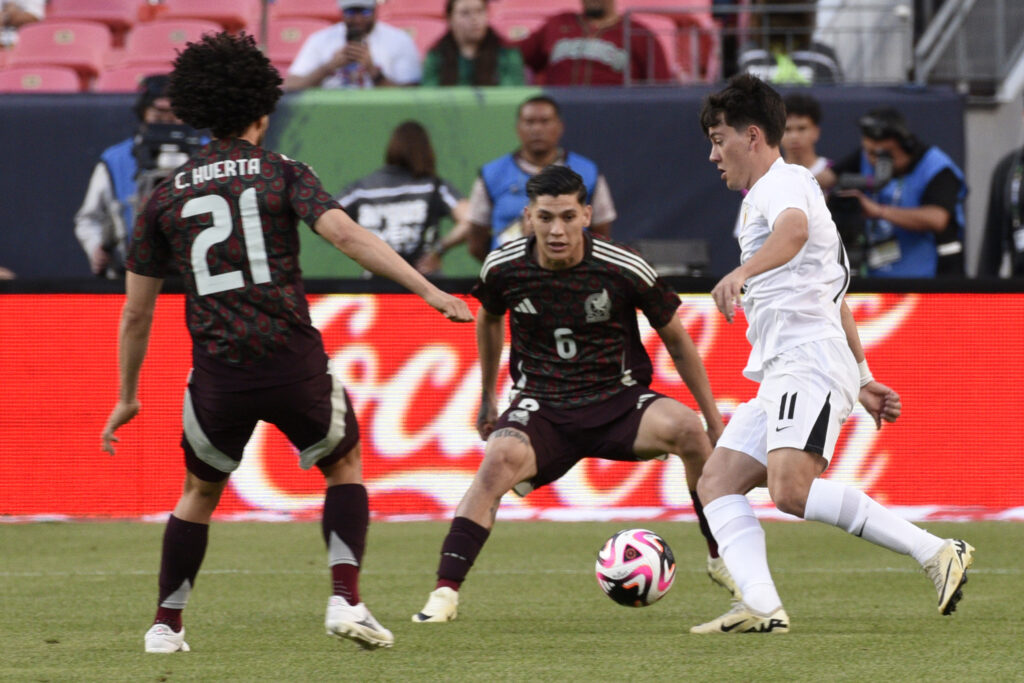 Darwin Núñez anota tres veces en goleada de Uruguay a México en amistoso