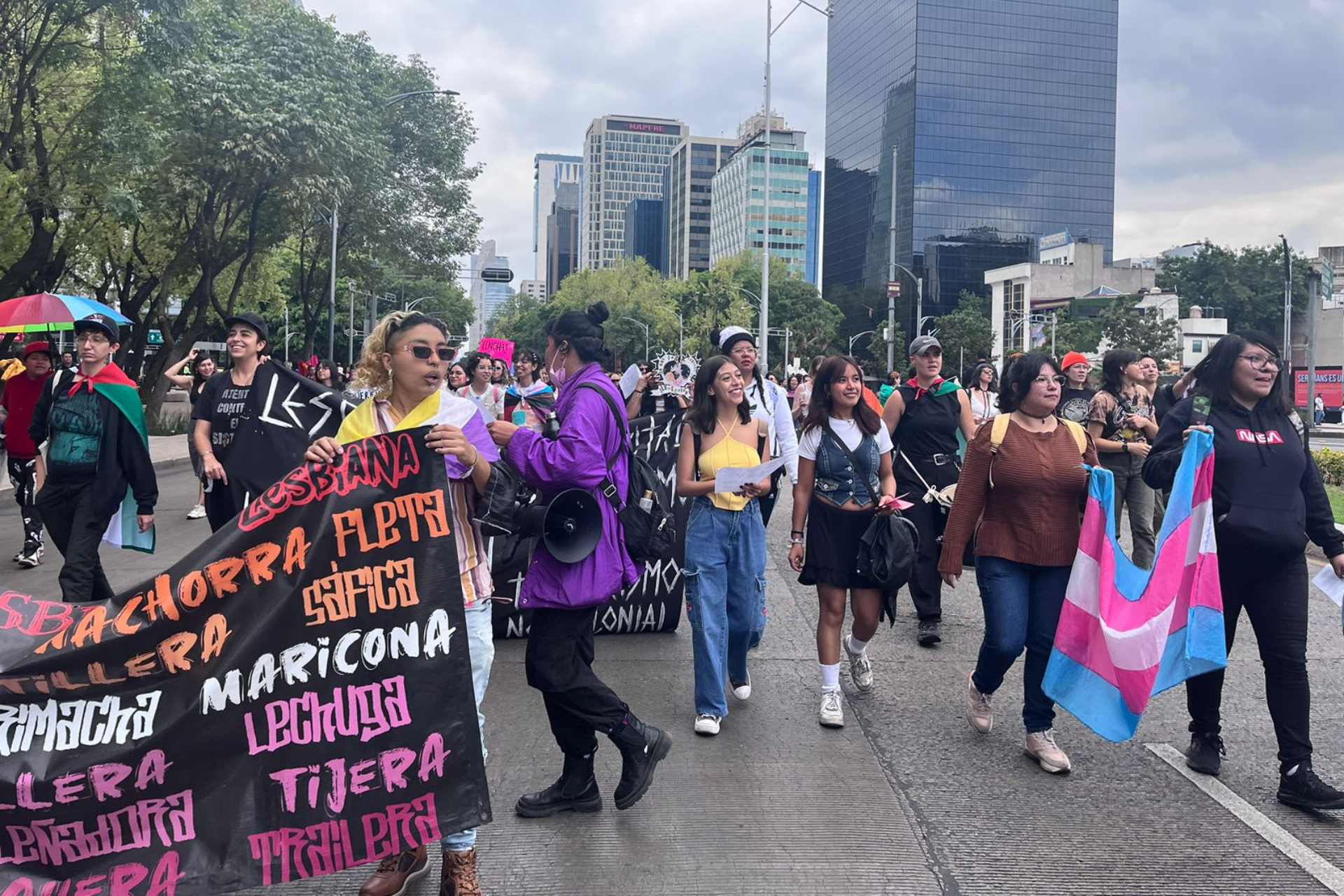 Mujeres lesbianas protagonizan marcha en CDMX para visibilizar su existencia Mujeres lesbianas protagonizan marcha en CDMX para visibilizar su existencia