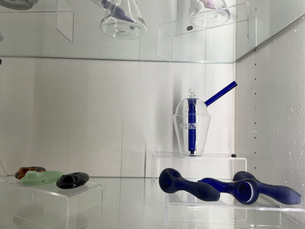 Negocio del cannabis continúa su batalla con la ley en Nueva York - negocio-del-cannabis-continua-su-batalla-con-la-ley-en-nueva-york-2-1024x768