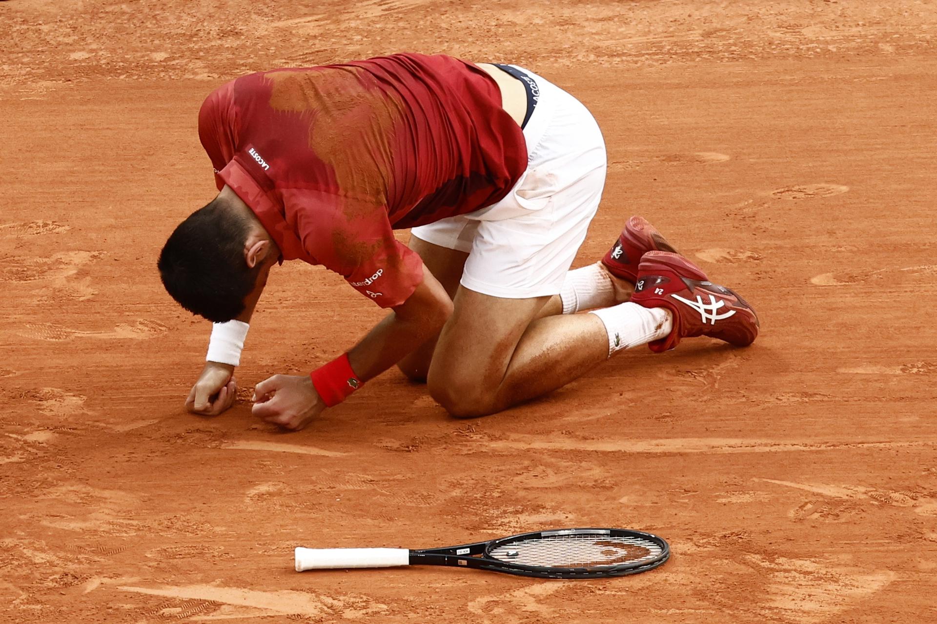 Djokovic se retira de Roland Garros por lesión en la rodilla derecha Djokovic se retira de Roland Garros por lesión en la rodilla derecha