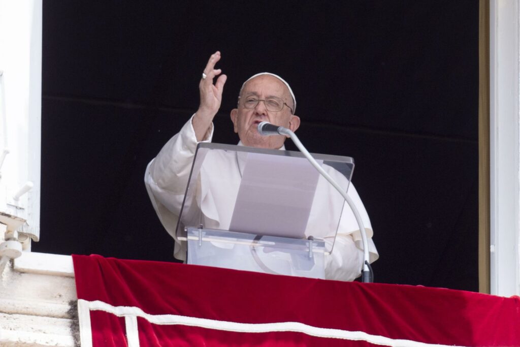 La ayuda humanitaria debe poder llegar a Gaza y “nadie puede impedirlo”, dice el papa Francisco