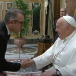 Papa Francisco remarca ante comediantes que el humor denuncia “abusos de poder”