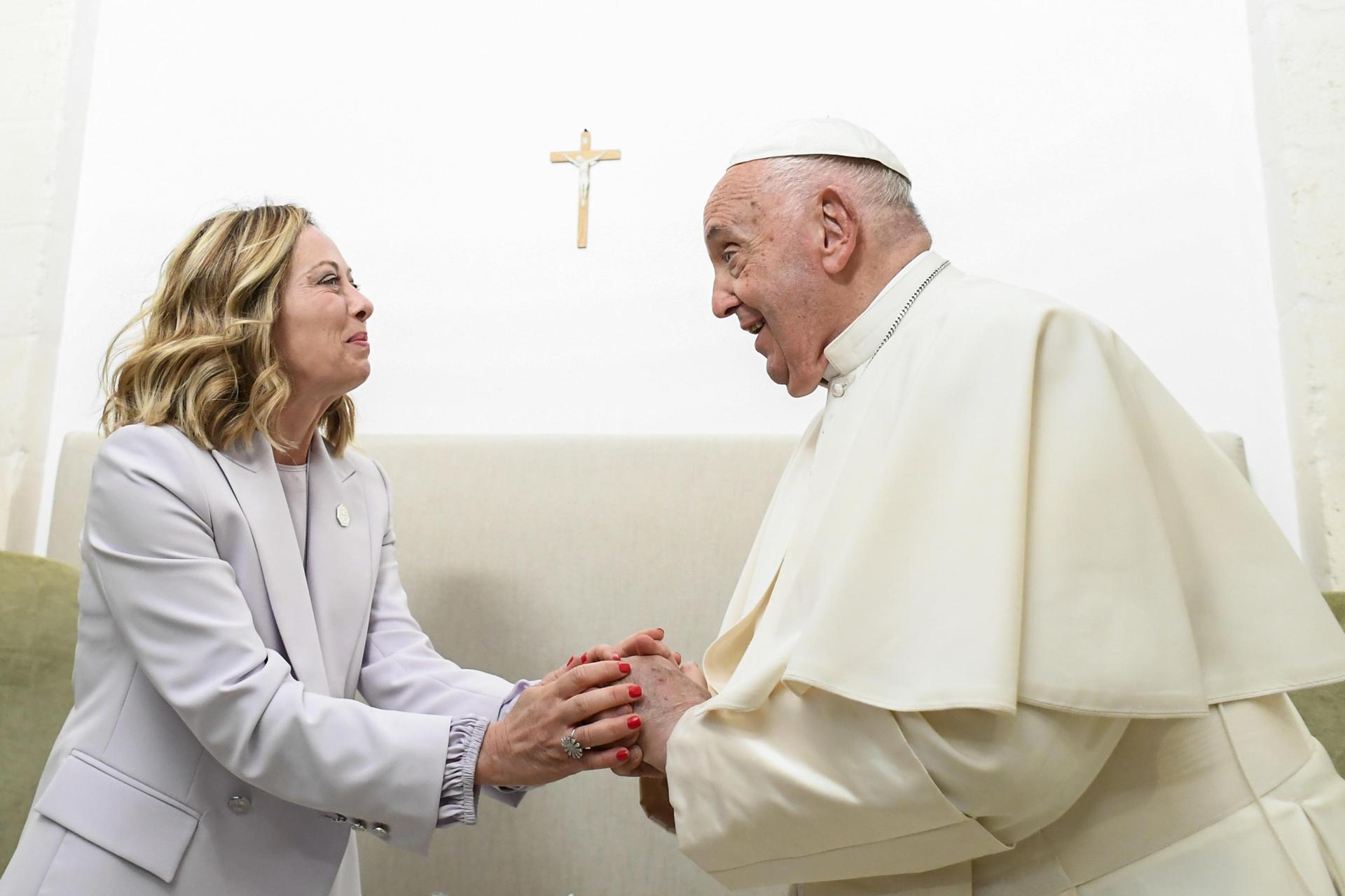 Papa Francisco advierte al G7 del uso de la IA en las guerras